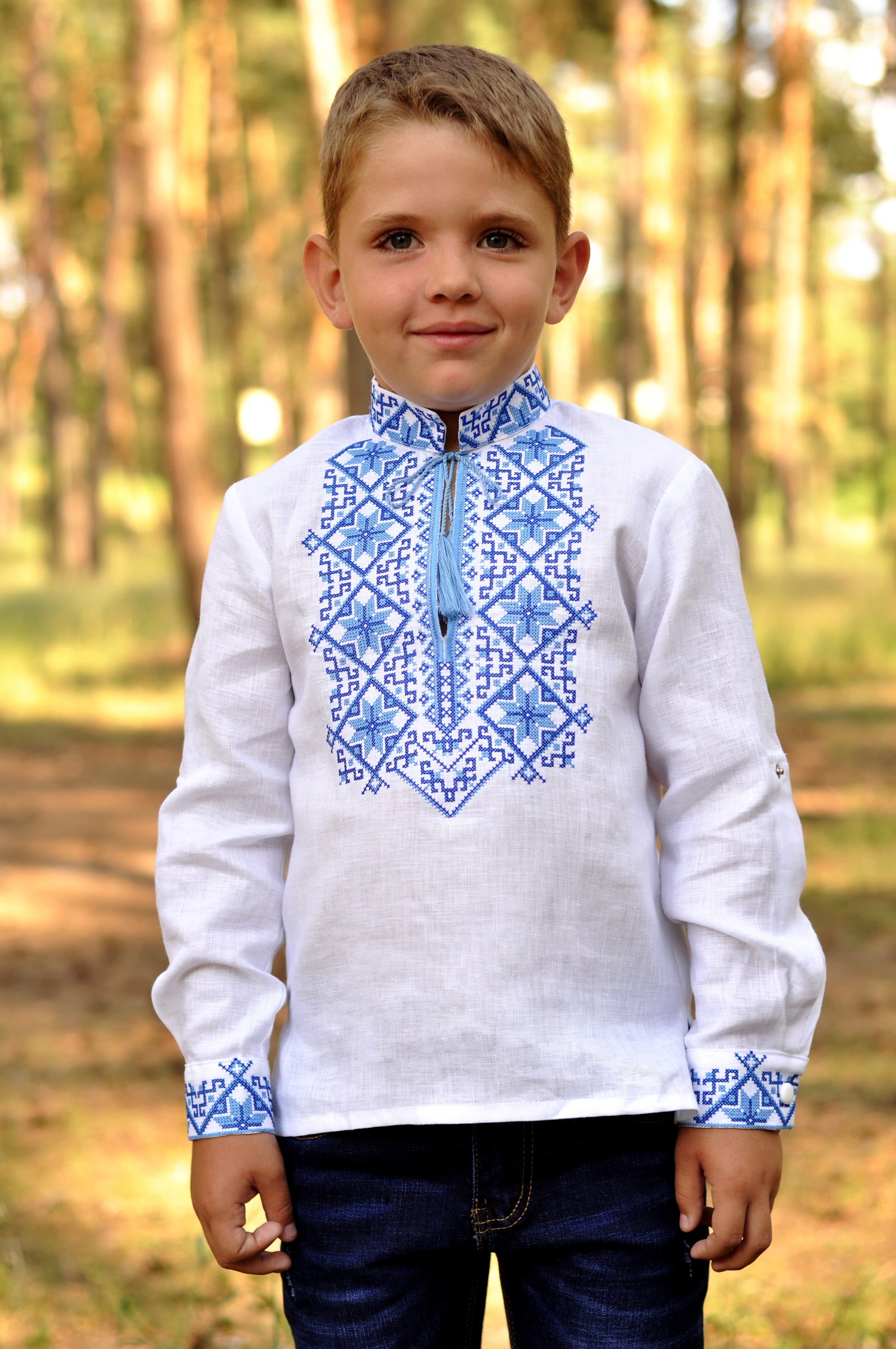 Boys’ white embroidered linen shirt with stand collar and blue geometric ornament