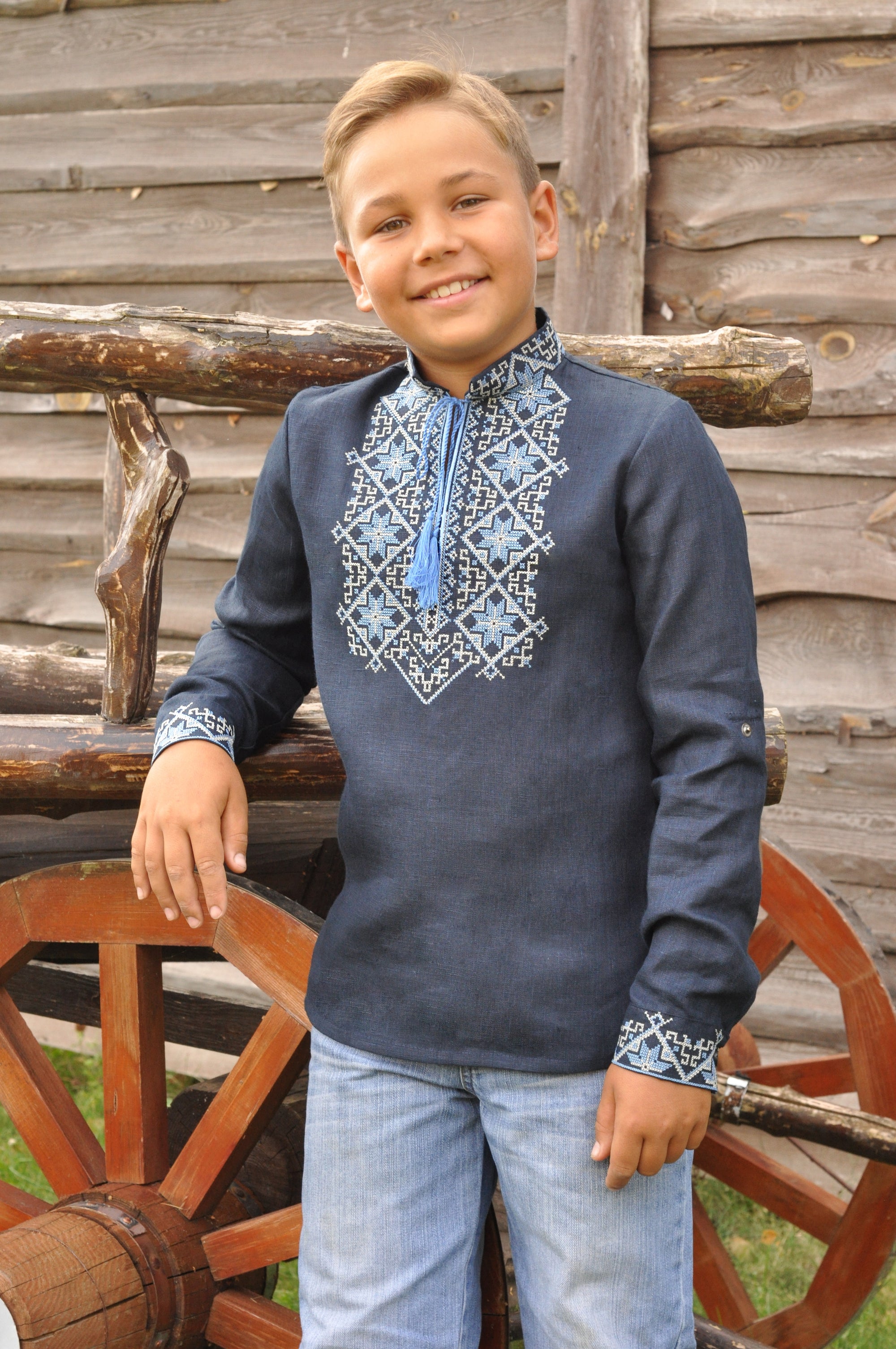 Boys’ dark blue embroidered linen shirt with stand collar and soft two-tone ornament