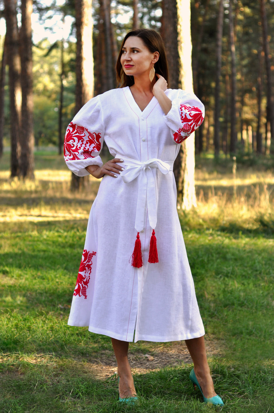 Robe dress made of natural white linen with red embroidery