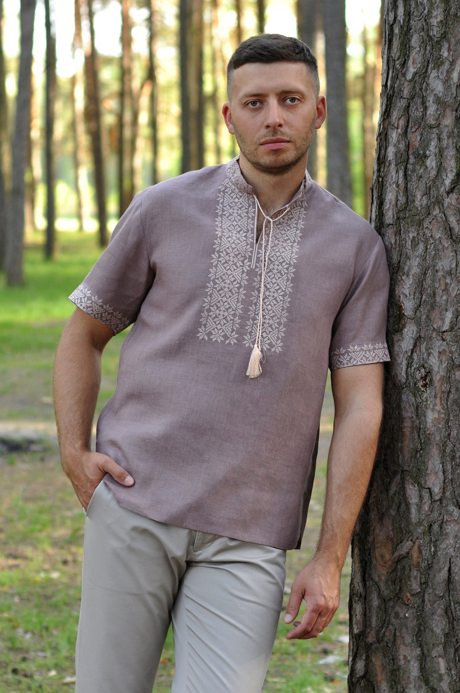 Linen embroidered short sleeve shirt for a stylish man