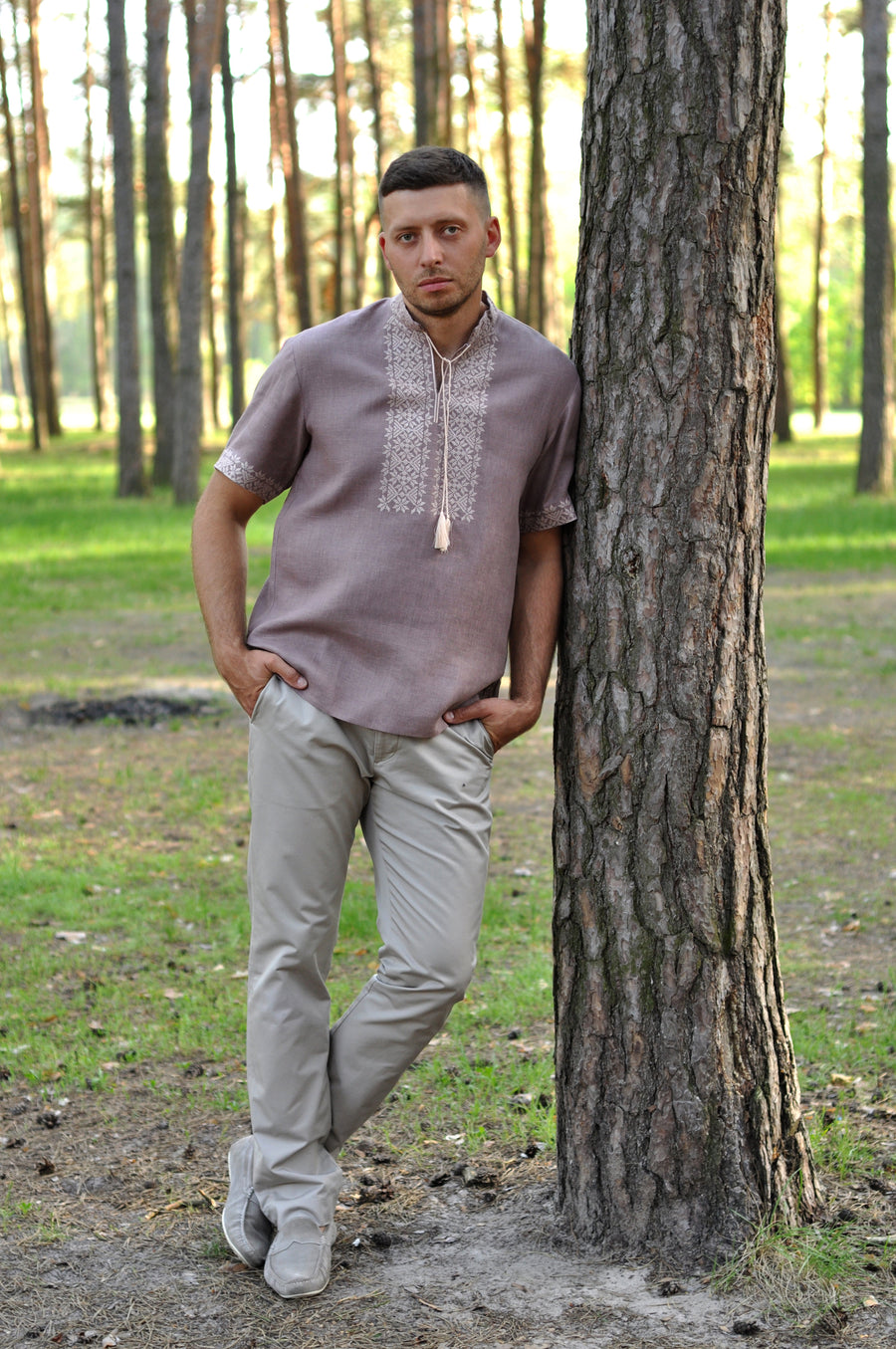 Linen embroidered short sleeve shirt for a stylish man